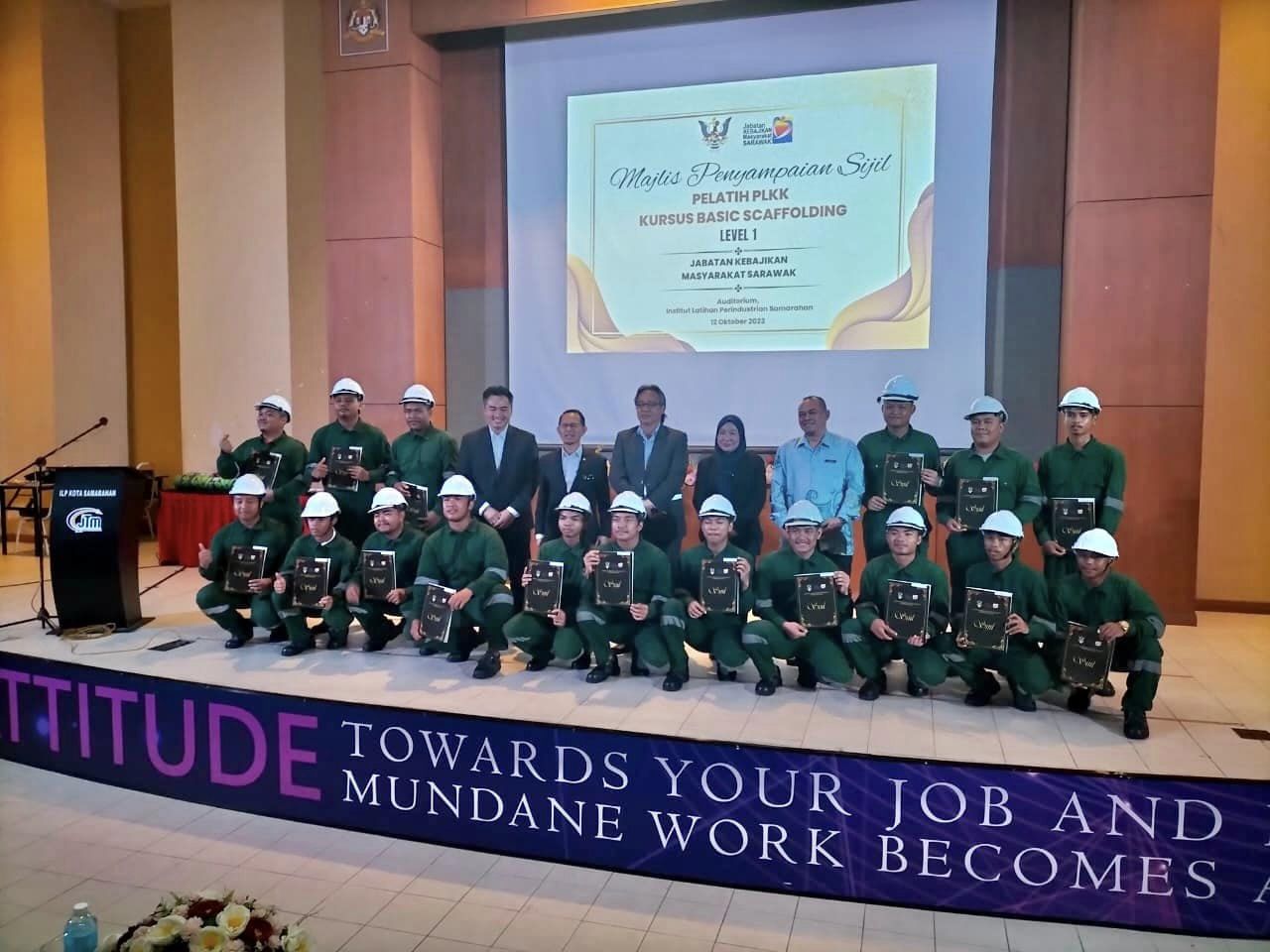 MAJLIS PENYAMPAIAN SIJIL PELATIH PEMBANGUNAN LATIHAN KEMAHIRAN DAN KERJAYA (PLKK)